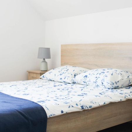 Megan Apartment Лубятово Екстериор снимка