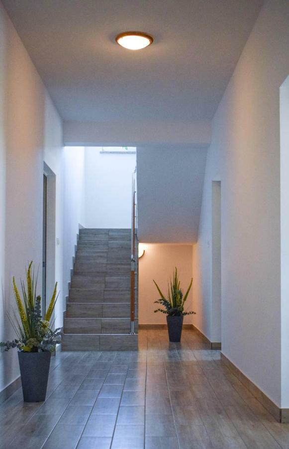 Megan Apartment Лубятово Екстериор снимка