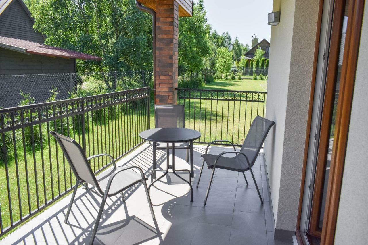 Megan Apartment Лубятово Екстериор снимка